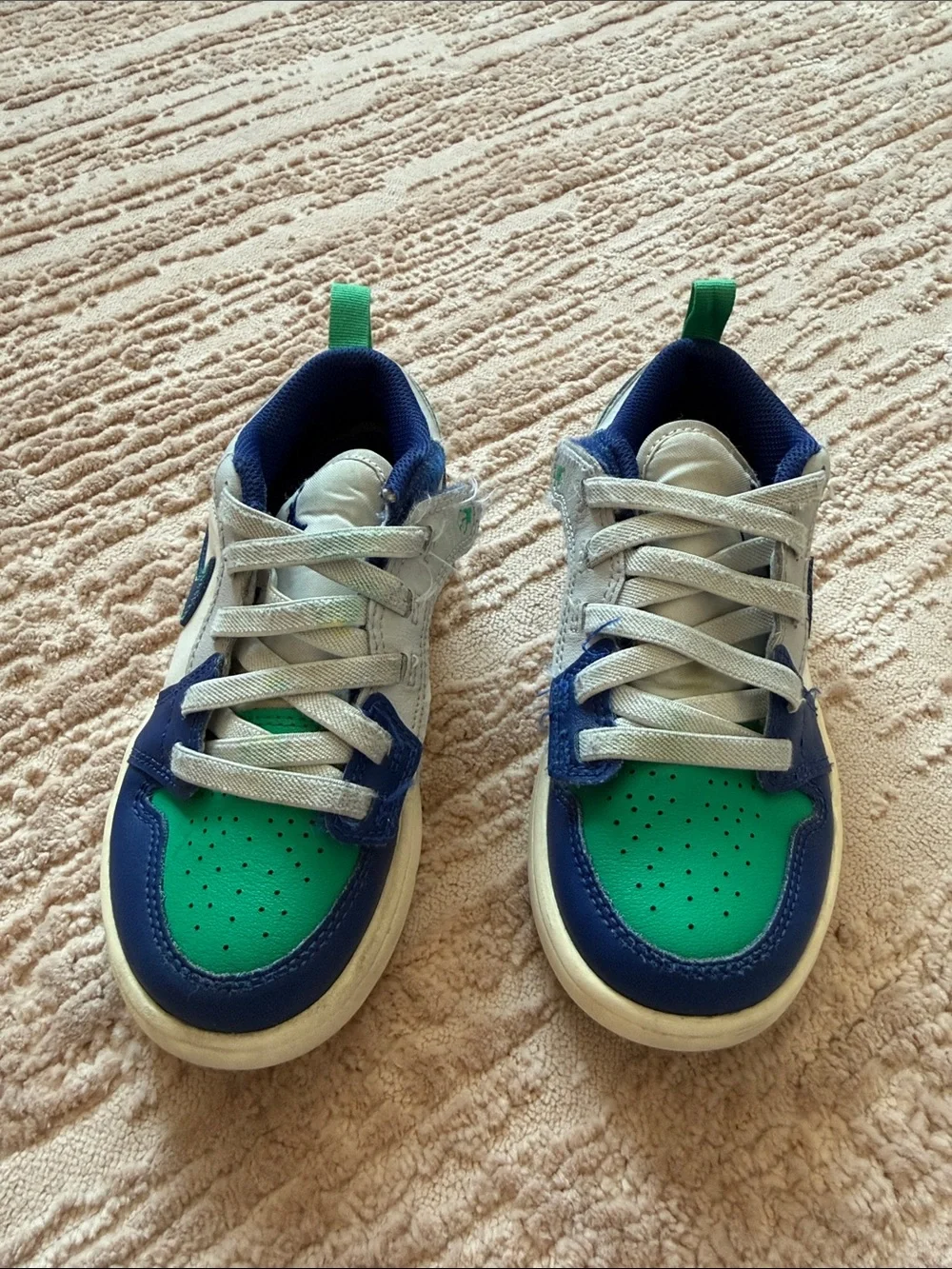 Air Jordan Nike Kids Low-Top Sneakers with Velcro in Green, Navy & White Size 13